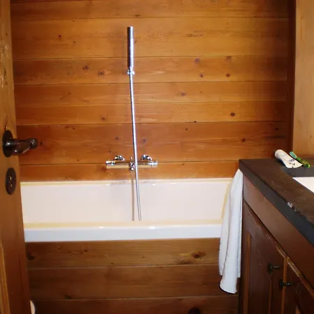 Five Stars Apt And Pool At Ambassador Apartment